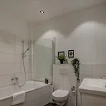 Kaza Guesthouse, Centrally Located 2 & 3 Bedroom In אוגסבורג