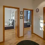Kaza Guesthouse, Centrally Located 2 & 3 Bedroom In * אוגסבורג