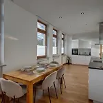 Kaza Guesthouse, Centrally Located 2 & 3 Bedroom In