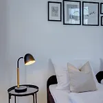 דירה Kaza Guesthouse, Centrally Located 2 & 3 Bedroom In