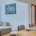 Kaza Guesthouse, Centrally Located 2 & 3 Bedroom In דירה אוגסבורג