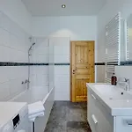 דירה Kaza Guesthouse, Centrally Located 2 & 3 Bedroom In אוגסבורג