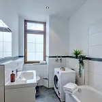 Kaza Guesthouse, Centrally Located 2 & 3 Bedroom In אוגסבורג