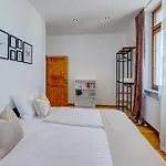 Kaza Guesthouse, Centrally Located 2 & 3 Bedroom In אוגסבורג