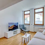 Kaza Guesthouse, Centrally Located 2 & 3 Bedroom In דירה אוגסבורג
