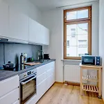 Kaza Guesthouse, Centrally Located 2 & 3 Bedroom In * אוגסבורג