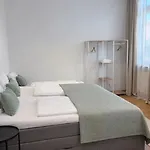 דירה Kaza Guesthouse, Centrally Located 2 & 3 Bedroom In *