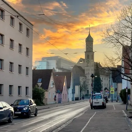 Kaza Guesthouse, Centrally Located 2 & 3 Bedroom In Lejlighed Augsburg