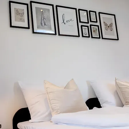 Kaza Guesthouse, Centrally Located 2 & 3 Bedroom In Lejlighed