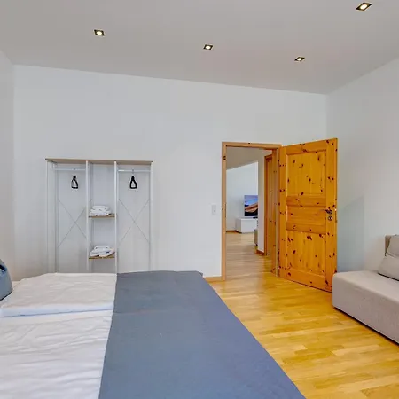 Kaza Guesthouse, Centrally Located 2 & 3 Bedroom In Lejlighed *