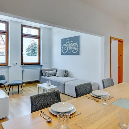 Lejlighed Kaza Guesthouse, Centrally Located 2 & 3 Bedroom In