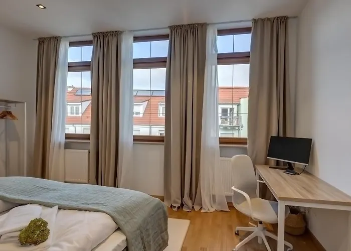 Kaza Guesthouse, Centrally Located 2 & 3 Bedroom In *
