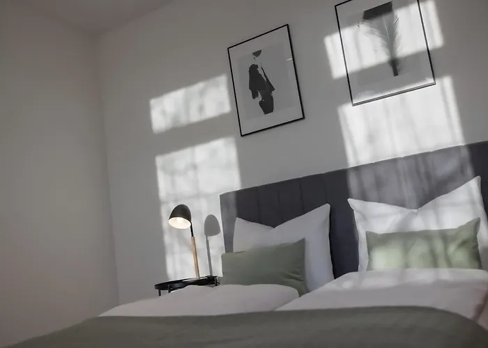 Kaza Guesthouse, Centrally Located 2 & 3 Bedroom In *