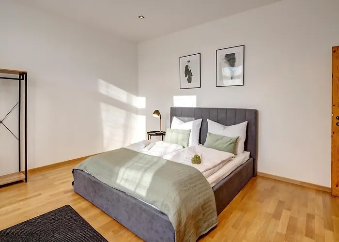 Kaza Guesthouse, Centrally Located 2 & 3 Bedroom In Lejlighed *