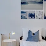 Kaza Guesthouse, Centrally Located 2 & 3 Bedroom In *
