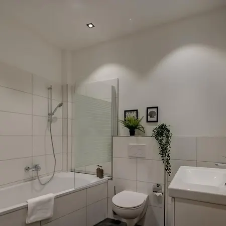 Kaza Guesthouse, Centrally Located 2 & 3 Bedroom In Augsburg