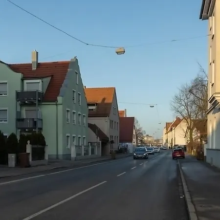 Kaza Guesthouse, Centrally Located 2 & 3 Bedroom In *