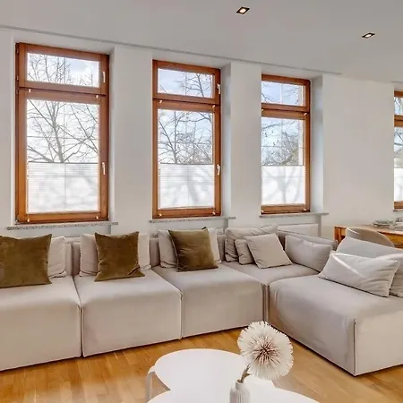 Apartamento Kaza Guesthouse, Centrally Located 2 & 3 Bedroom In Augsburg
