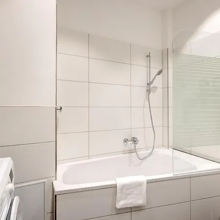 Kaza Guesthouse, Centrally Located 2 & 3 Bedroom In Aψβούργη