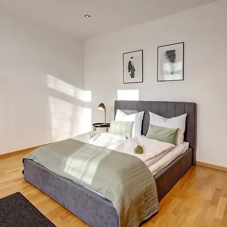 Kaza Guesthouse, Centrally Located 2 & 3 Bedroom In Apartment *