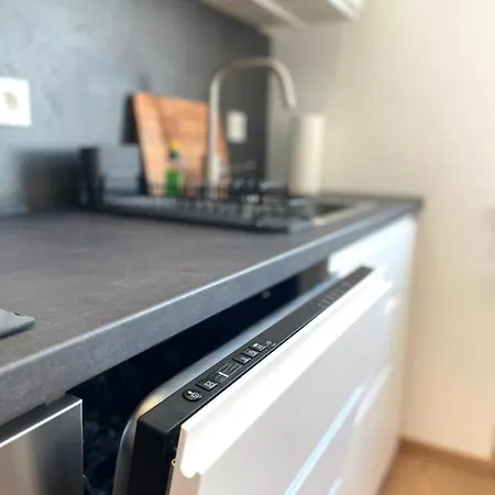 Kaza Guesthouse, Centrally Located 2 & 3 Bedroom In *