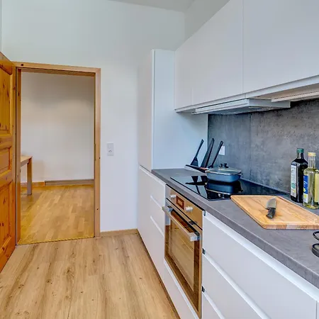 Kaza Guesthouse, Centrally Located 2 & 3 Bedroom In Apartment *