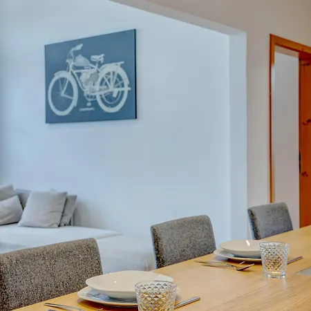 Kaza Guesthouse, Centrally Located 2 & 3 Bedroom In Διαμέρισμα Aψβούργη