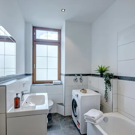 Kaza Guesthouse, Centrally Located 2 & 3 Bedroom In Augsburg