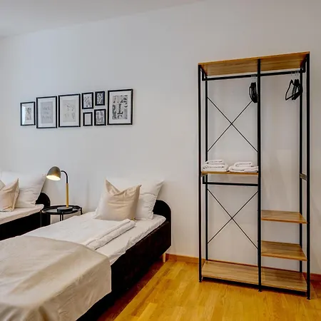 Kaza Guesthouse, Centrally Located 2 & 3 Bedroom In Augsburg
