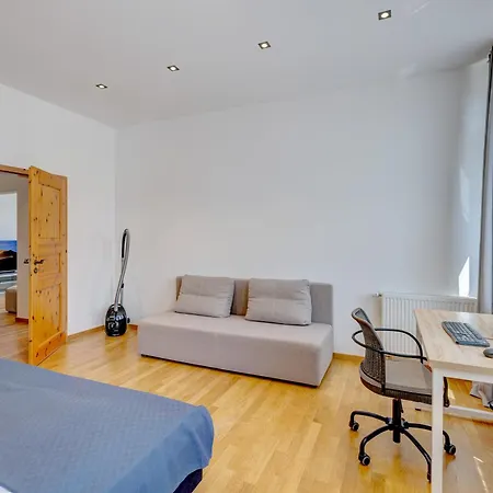 Apartment Kaza Guesthouse, Centrally Located 2 & 3 Bedroom In Augsburg