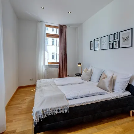 Kaza Guesthouse, Centrally Located 2 & 3 Bedroom In * Augsburg