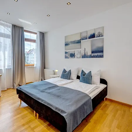 Kaza Guesthouse, Centrally Located 2 & 3 Bedroom In Apartment *