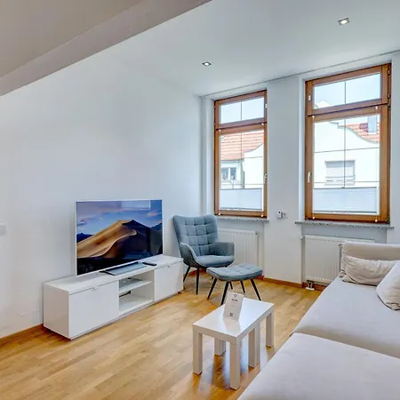 Kaza Guesthouse, Centrally Located 2 & 3 Bedroom In Apartment Augsburg