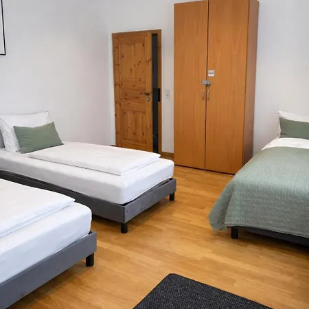 Kaza Guesthouse, Centrally Located 2 & 3 Bedroom In Διαμέρισμα