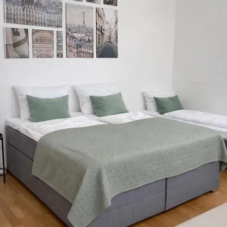 Kaza Guesthouse, Centrally Located 2 & 3 Bedroom In Apartamento