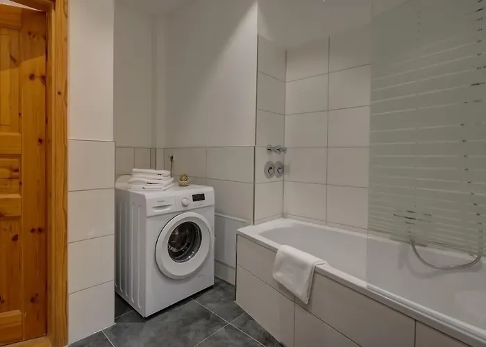 Kaza Guesthouse, Centrally Located 2 & 3 Bedroom In Appartement