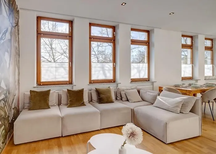 Appartement Kaza Guesthouse, Centrally Located 2 & 3 Bedroom In Augsburg