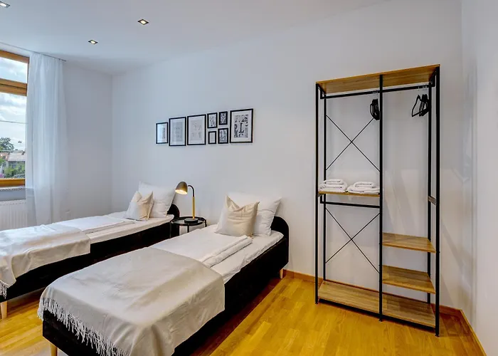 Kaza Guesthouse, Centrally Located 2 & 3 Bedroom In Appartement