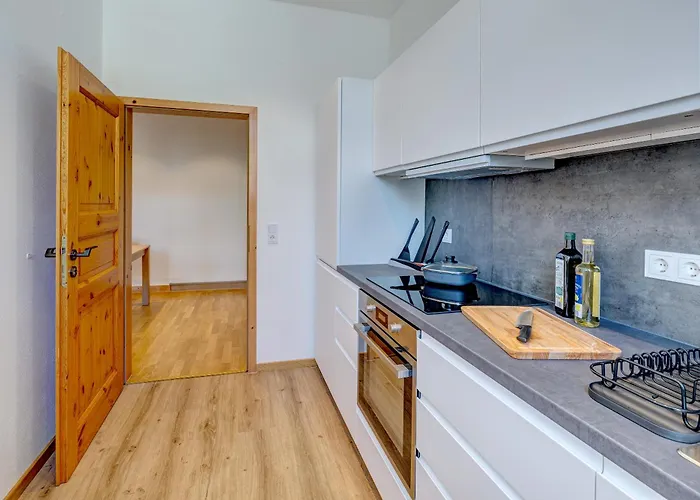 Kaza Guesthouse, Centrally Located 2 & 3 Bedroom In Appartement *