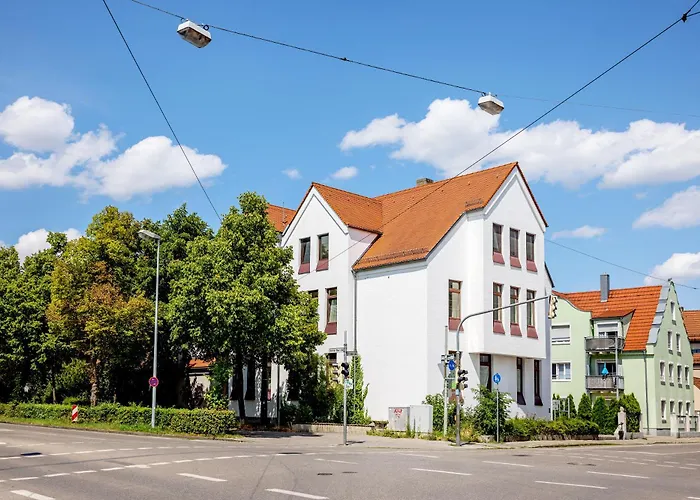 Apartmán Kaza Guesthouse, Centrally Located 2 & 3 Bedroom In *