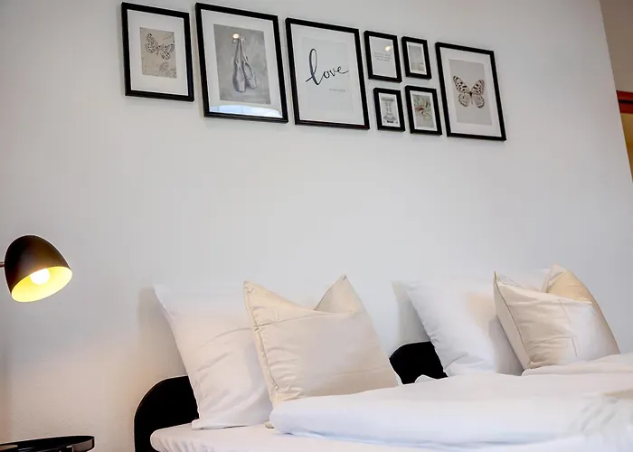 Kaza Guesthouse, Centrally Located 2 & 3 Bedroom In Appartement