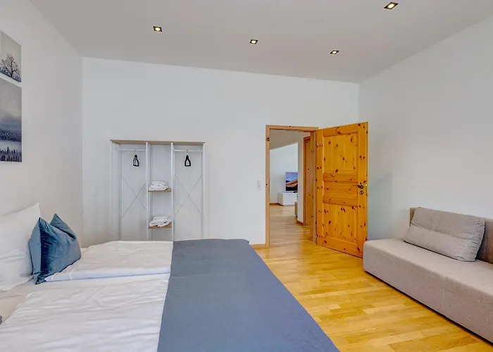 Kaza Guesthouse, Centrally Located 2 & 3 Bedroom In Appartement *