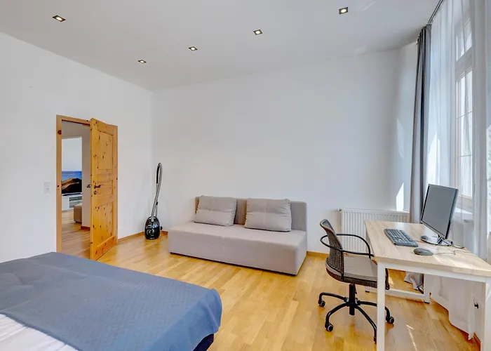 Appartement Kaza Guesthouse, Centrally Located 2 & 3 Bedroom In Augsburg