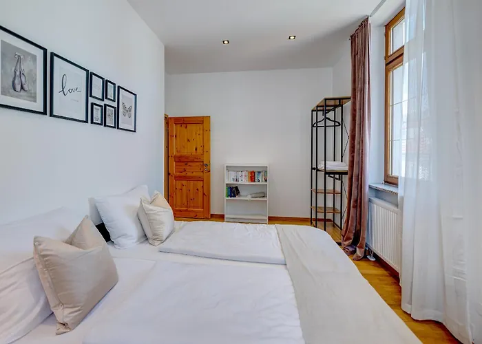 Kaza Guesthouse, Centrally Located 2 & 3 Bedroom In 아우크스부르크