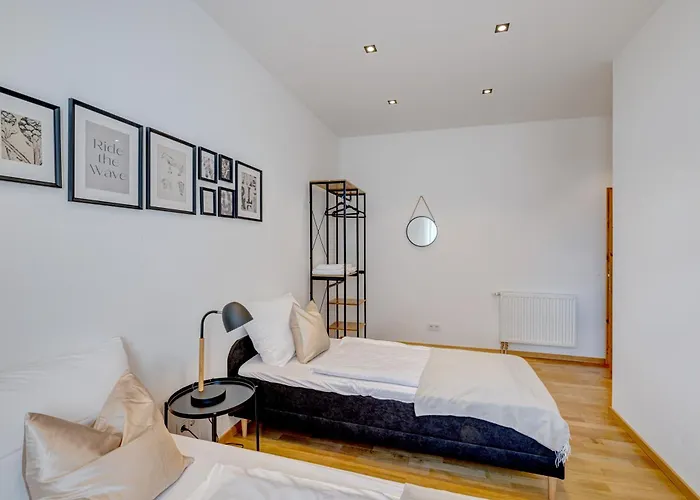 Kaza Guesthouse, Centrally Located 2 & 3 Bedroom In Appartement Augsburg