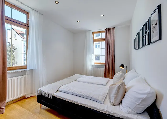 Kaza Guesthouse, Centrally Located 2 & 3 Bedroom In Appartement *