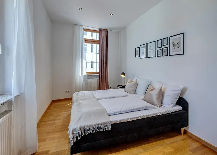 Kaza Guesthouse, Centrally Located 2 & 3 Bedroom In * 아우크스부르크