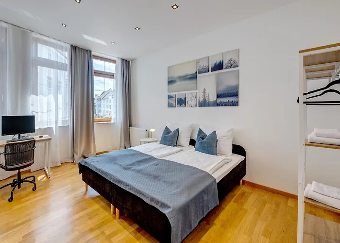 Kaza Guesthouse, Centrally Located 2 & 3 Bedroom In Appartement *