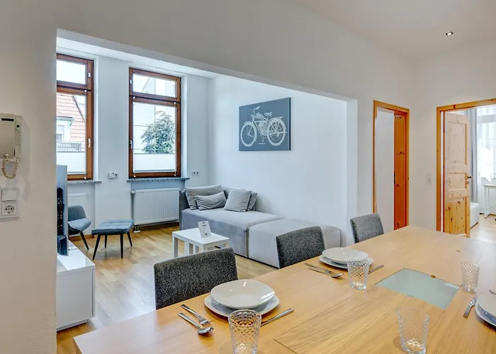Appartement Kaza Guesthouse, Centrally Located 2 & 3 Bedroom In