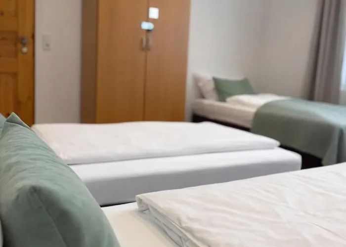 Appartement Kaza Guesthouse, Centrally Located 2 & 3 Bedroom In
